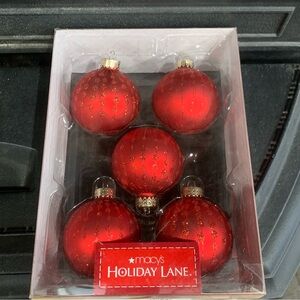 Macy’s Holiday Lane 5 Glass Christmas Holiday Ornaments Round Red Glitter NWT